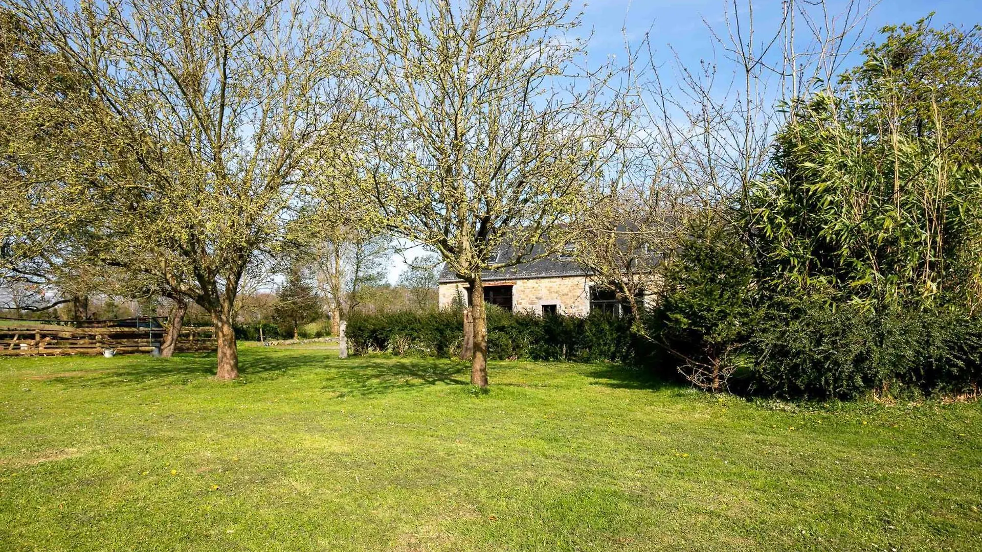 Holiday home Gite La Grange 6 Personnes Prat